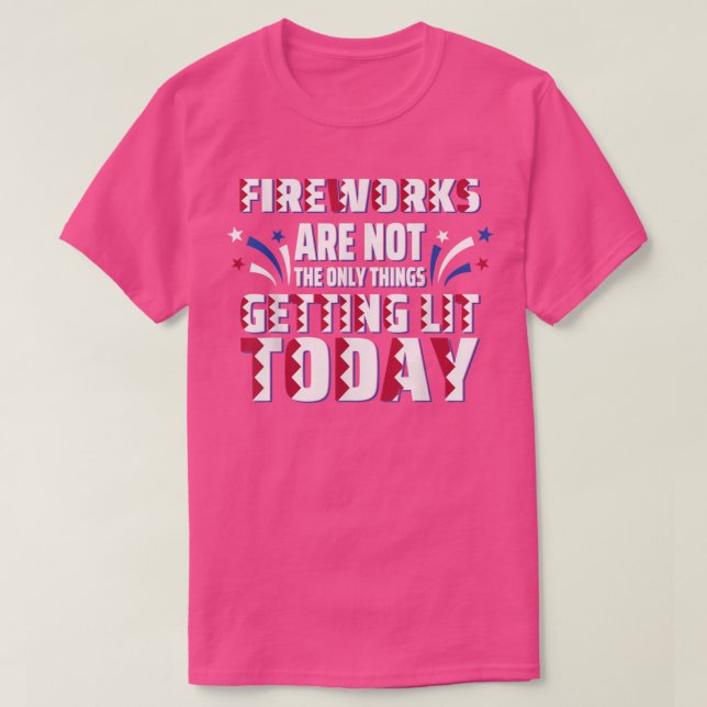 Camiseta Fireworks Are Not The Only Thing Getting Lit Today (Diseño del anverso)