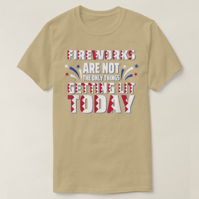 Camiseta Fireworks Are Not The Only Thing Getting Lit Today (Diseño del anverso)