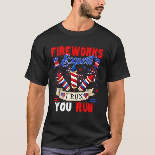 Camiseta Fireworks Expert I Run You Run 4th Of July Firewor (Anverso)