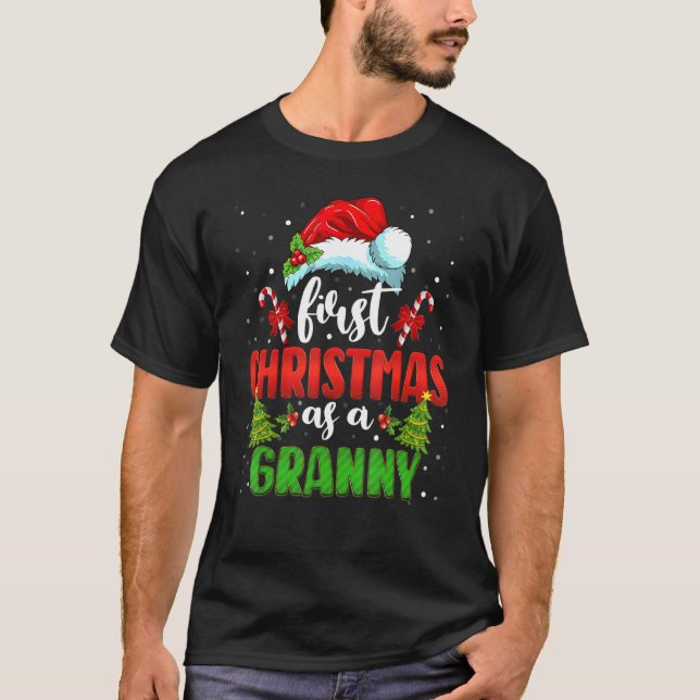 Camiseta First Christmas As A Granny Santa Gender Reveal Ch (Anverso)