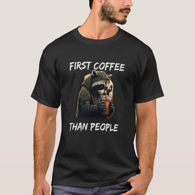 Camiseta First coffee than people racoon (Anverso)