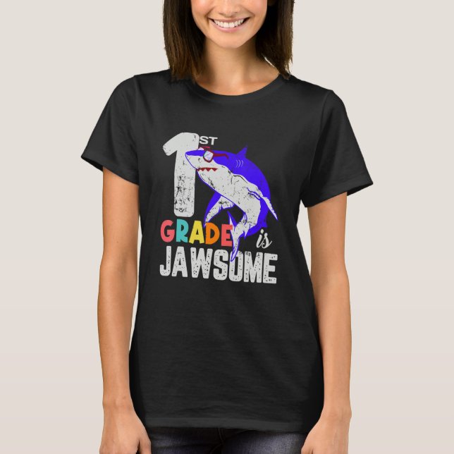 Camiseta First Grade Boys Girls JawSome Shark First Day of  (Anverso)