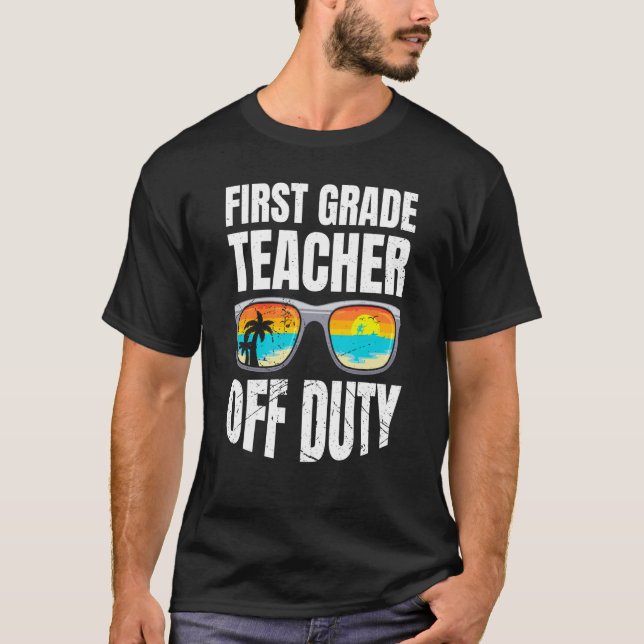 Camiseta First grade class teacher off duty holiday teacher (Anverso)