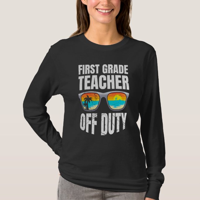 Camiseta First grade class teacher off duty holiday teacher (Anverso)