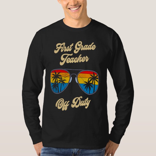 Camiseta First grade class teacher off duty holiday teacher (Anverso)