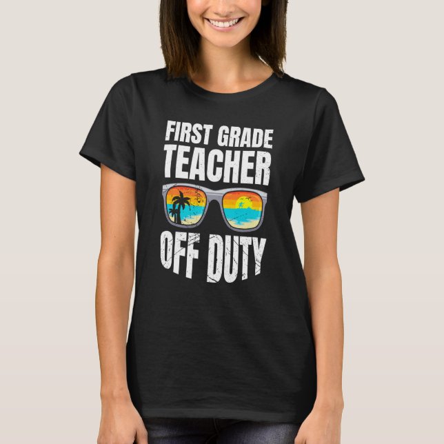 Camiseta First grade class teacher off duty holiday teacher (Anverso)
