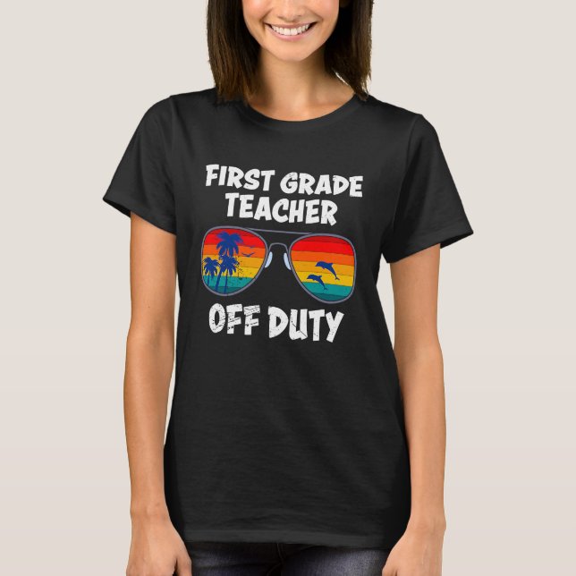 Camiseta First grade class teacher off duty holiday teacher (Anverso)