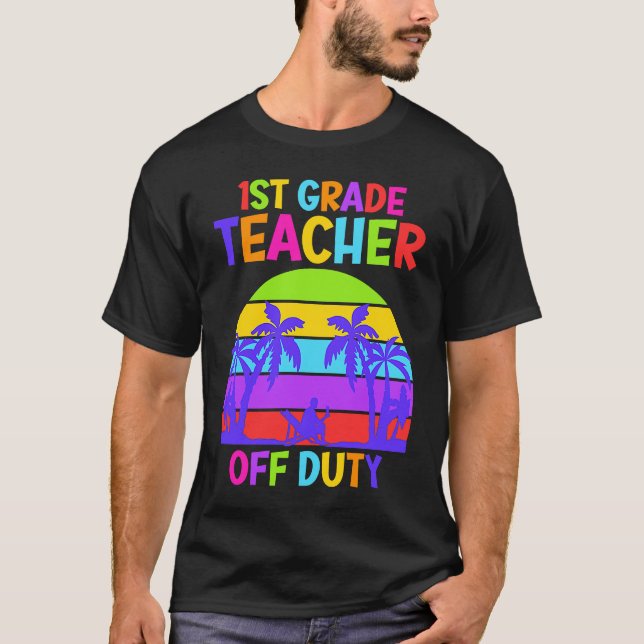 Camiseta First grade class teacher on vacation teacher (Anverso)