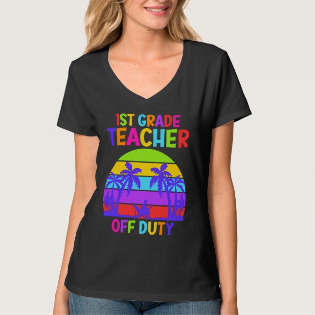 Camiseta First grade class teacher on vacation teacher (Anverso)