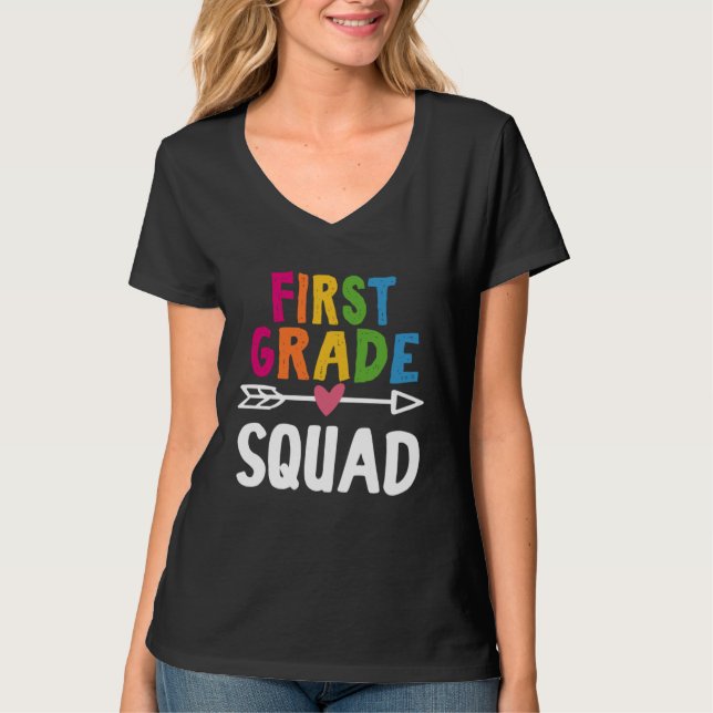 Camiseta First Grade Squad 1st Grade Teacher Back To School (Anverso)