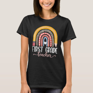Camiseta First Grade Teacher Teach Love Inspire First Day O