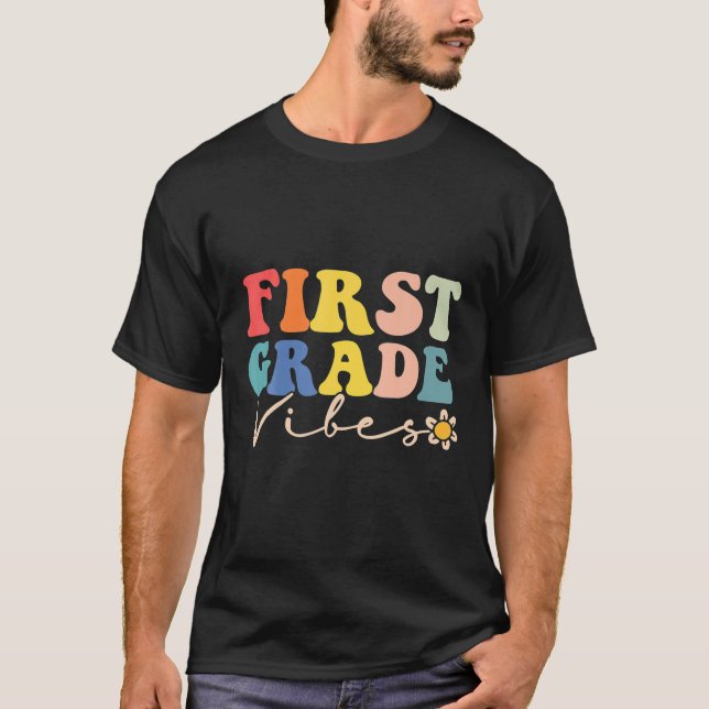 Camiseta First Grade Vibes - 1St Grade Team Retro 1St Day O (Anverso)