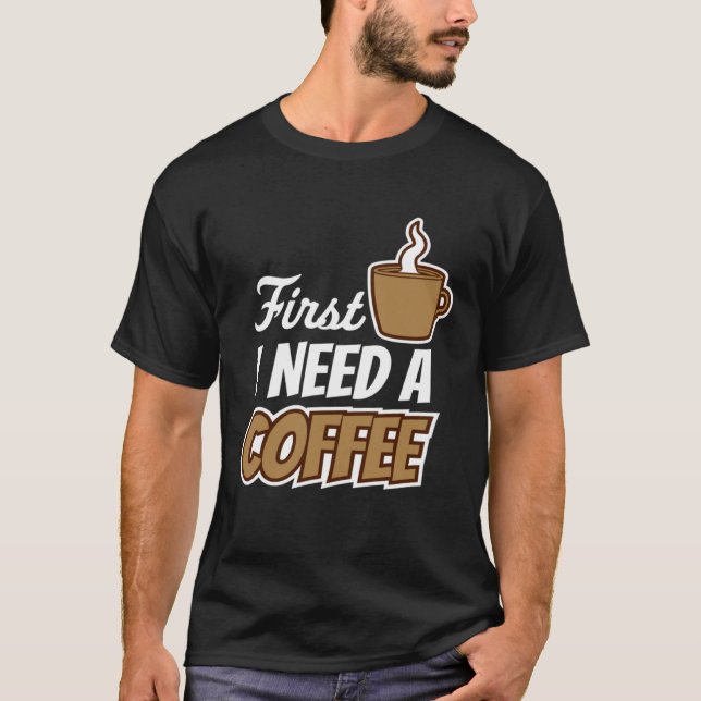 Camiseta First I Need A Coffee  Quote Favorite Drink Caffei (Anverso)