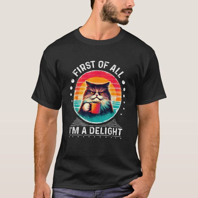 Camiseta First Of All I m A Delight Sarcastic Angry Cat Cof (Anverso)