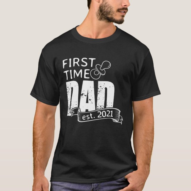 Camiseta First Time Dad 2021 Become Father Surprise Pregnan (Anverso)
