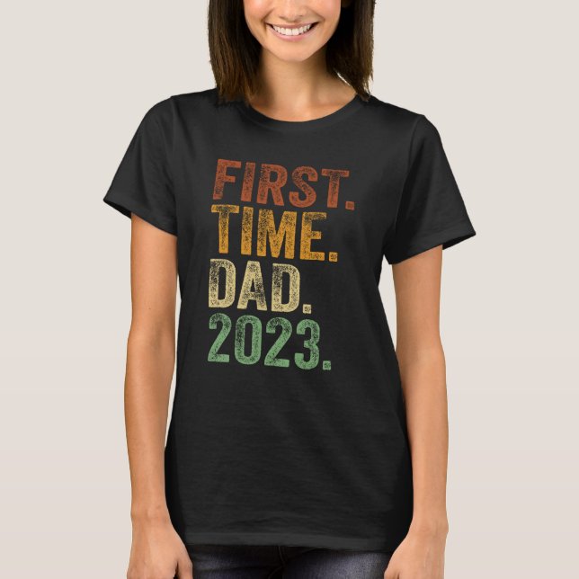 Camiseta First Time Dad 2023 Shirt Dad To Be Father To Be D (Anverso)