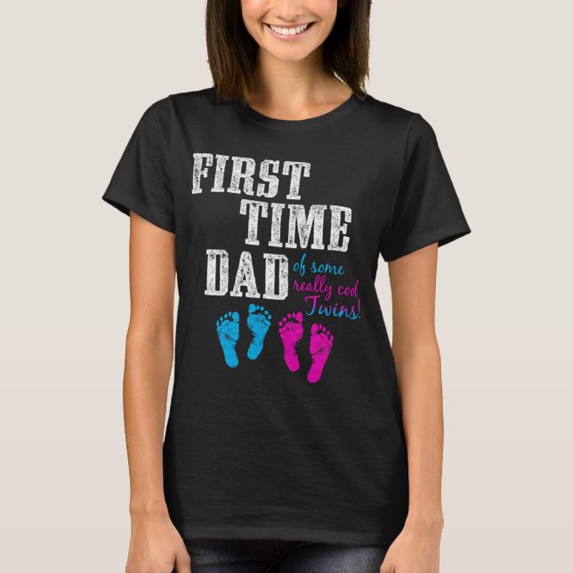 Camiseta First Time Dad, Daddy Of Bg Twins, Father's Day Gi (Anverso)