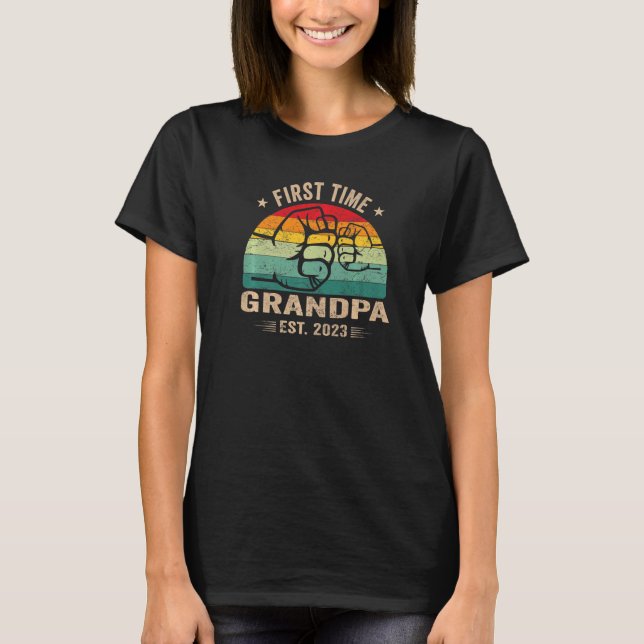 Camiseta First time grandpa 2023 for grandfather to be   (Anverso)