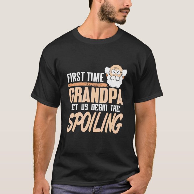 Camiseta First Time Grandpa Let Us Begin The Spoiling Prese (Anverso)