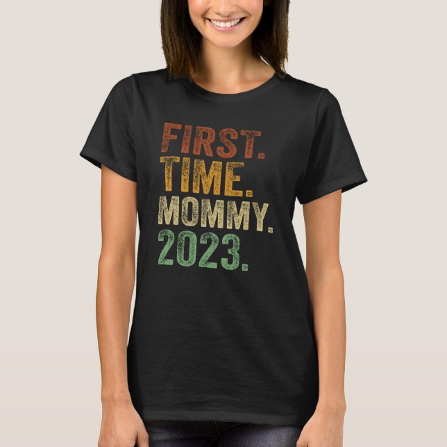 Camiseta First Time Mommy 2023 Mom Pregnant Mother To Be (Anverso)