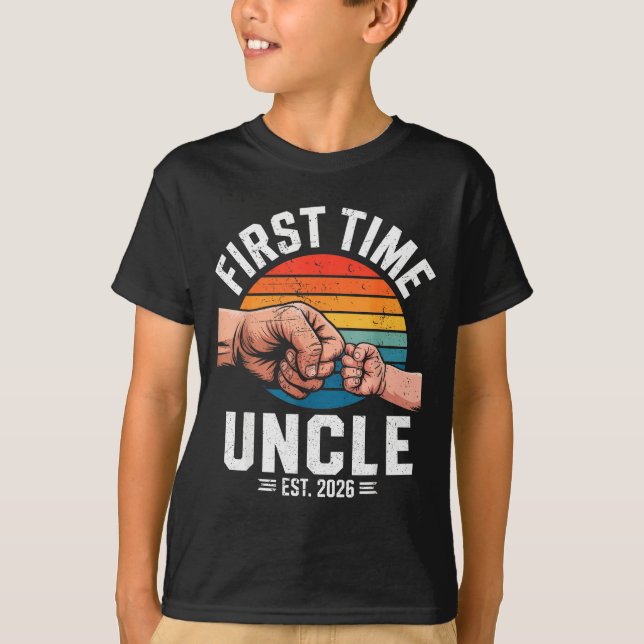 Camiseta First Time Uncle Est 2026 Baby Announcement Great  (Anverso)