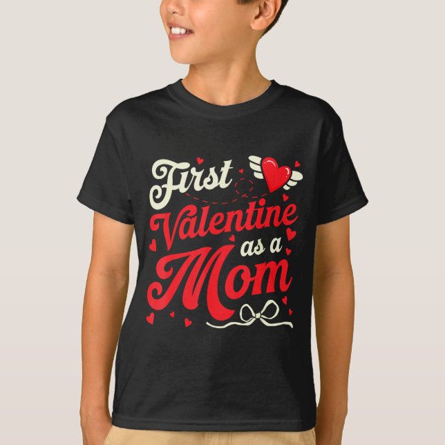 Camiseta First Valentine As A Mom Funny Valentine New Dad B (Anverso)