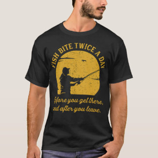 Camiseta Fishing Dad Joke Fish bite twice a day big rock fi