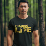 Camiseta Fishing Life Funny Fishing<br><div class="desc">Lindo diseño con tipografia en color amarillo con imagenes de fondo de un pescador con la frase" FISHING LIFE" ideal para regalar a papa, abuelo, tio, amigo amante de la pesca. Se puede Regalar en cumpleaños, aniversarios, navidades o en cualquier ocasion. No lo pienese y adquiere este lindo diseño para...</div>