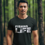 Camiseta Fishing Life Funny Fishing<br><div class="desc">Lindo diseño con tipografia en color plata con imagenes de fondo de un pescador con la frase" FISHING LIFE" ideal para regalar a papa, abuelo, tio, amigo amante de la pesca. Se puede Regalar en cumpleaños, aniversarios, navidades o en cualquier ocasion. No lo pienese y adquiere este lindo diseño para...</div>