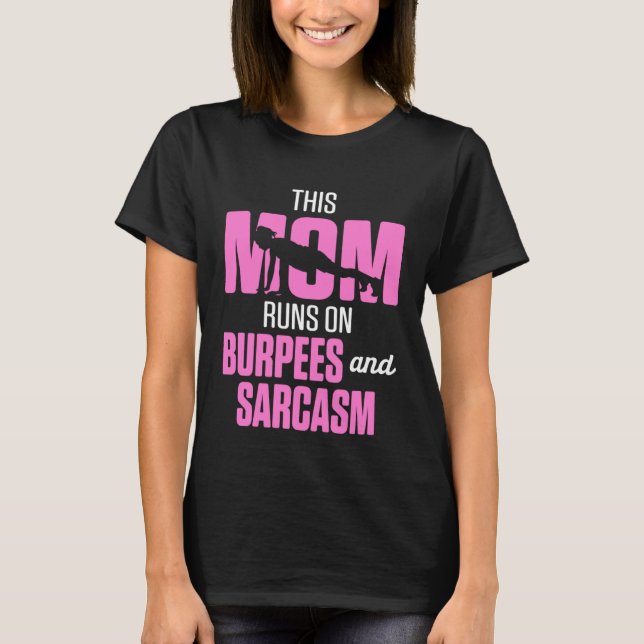 Camiseta Fitness This Mom Runs on Burpees and Sarcasm (Anverso)