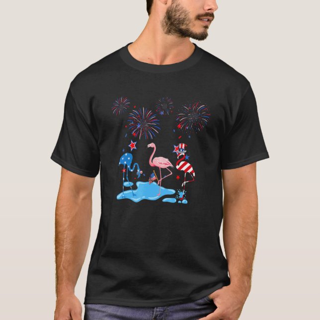 Camiseta Flamingo Birds American Flag Fireworks 4 (Anverso)