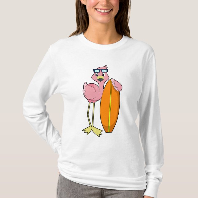 Camiseta Flamingo como surfista con Surfboard.PNG (Anverso)