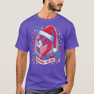 Camiseta flamingo con gafas de sol y un surrou de Santa hat