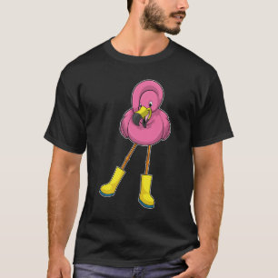 Camiseta Flamingo en Lluvia con botas de goma
