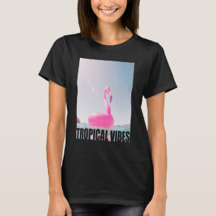 Camiseta Flamingo Floaty Tropical Vibes Beach Pool Ocean Su