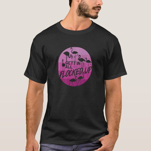 Camiseta Flamingo gett de las mujeres en un juego de palabr (Anverso)