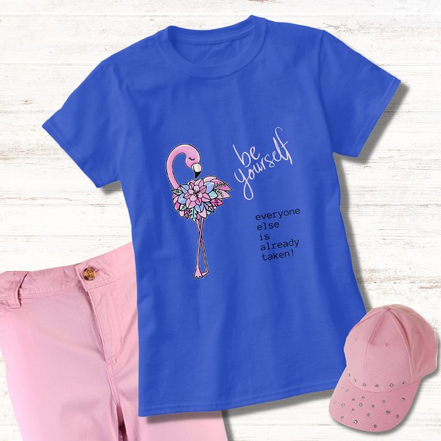 Camiseta Flamingo Sé Tú Mismo Cita Inspiradora (Subido por el creador)