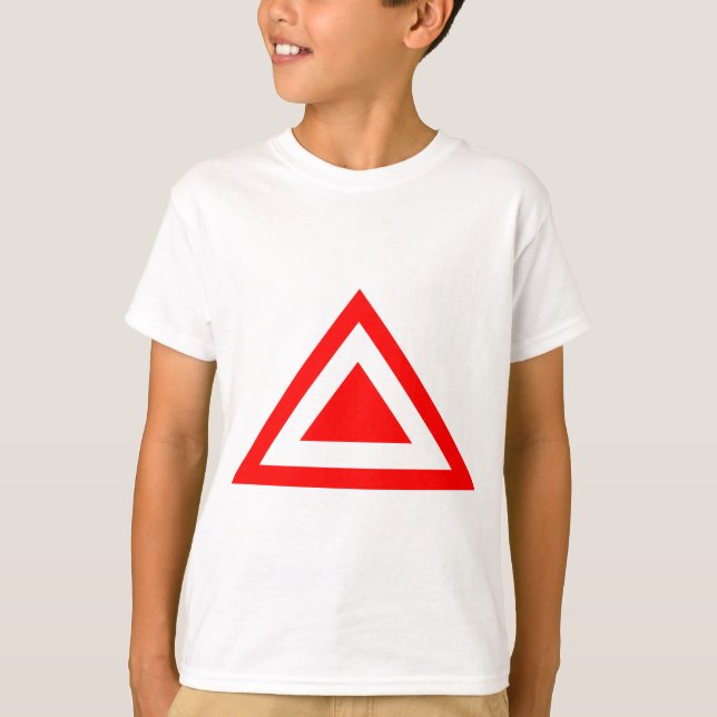 Camiseta Flecha triangular 01 (Anverso)
