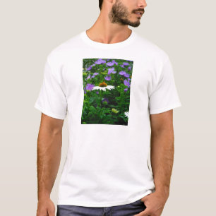 Camiseta Flor de cono blanco, flores moradas y polilla