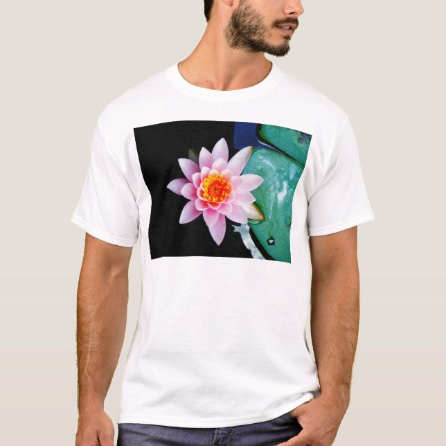 Camiseta Flor de lirio de agua rosada y naranja caliente (Anverso)