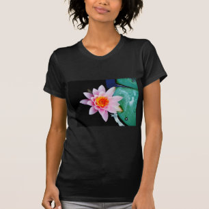 Camiseta Flor de lirio de agua rosada y naranja caliente
