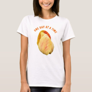 Camiseta Flor de Tulipán Un Día a la Vez Inspirador