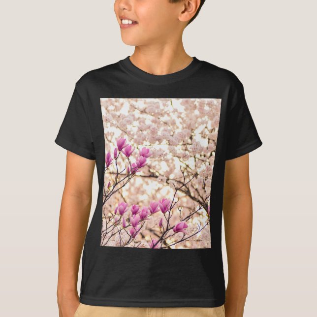 Camiseta Flor Primaria de Magnolias Púrpuras y Florecientes (Anverso)