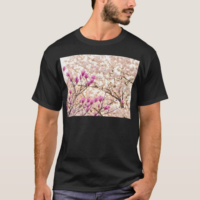 Camiseta Flor Primaria de Magnolias Púrpuras y Florecientes (Anverso)