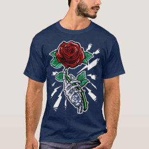 Camiseta Flor rosa roja de la mano del esqueleto del tatuaj