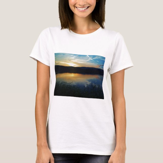 Camiseta Flor silvestre, puesta de sol azul (Anverso)