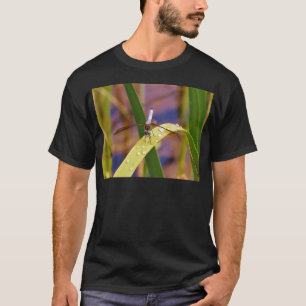 Camiseta Flora de dragón en hojas de roca de lluvia