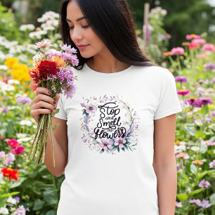 Camiseta Floral morado detente y huele las flores