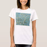 Camiseta Flores de almendra por Vincent Van Gogh<br><div class="desc">Flores de almendros de Vincent Van Gogh, aceite sobre lienzo 1890, es un cuadro de las ramas de un almendro con flores blancas pequeñas y floridas contra un cielo azul claro y brillante. Pintado con las influencias del impresionismo y las impresiones japonesas en sus colores aplanados y contornos audaces y...</div>