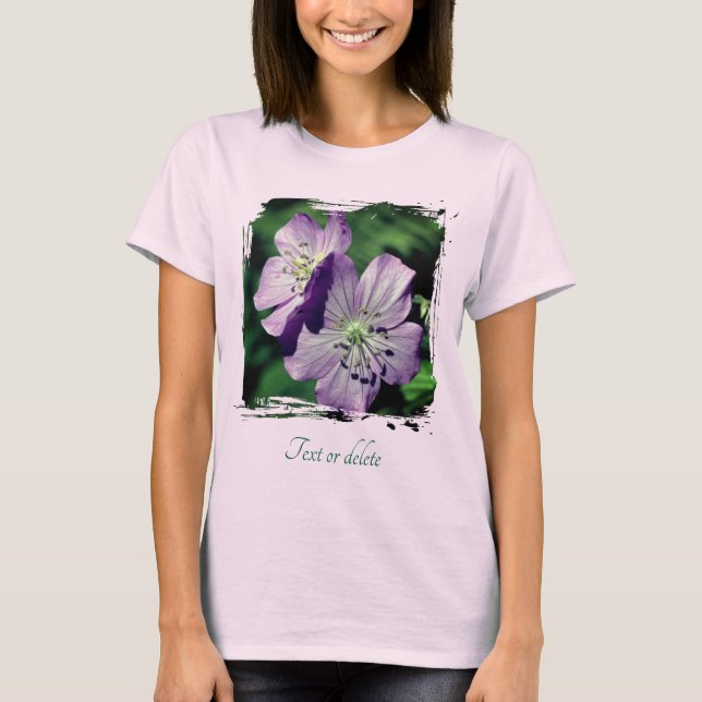 Camiseta Flores de Geranio Moradas Personalizadas  (Anverso)